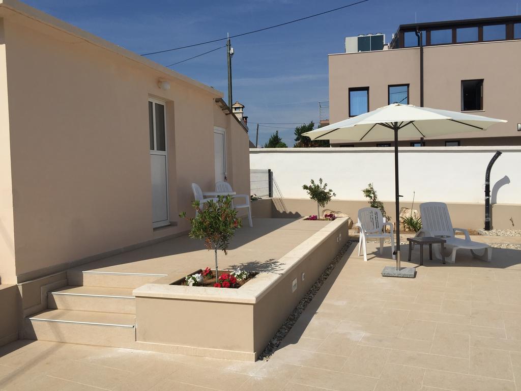 Guest House Punta Grzan Petrcane Exterior foto